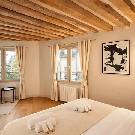 Apartment Chic In Notre-dame De Paris