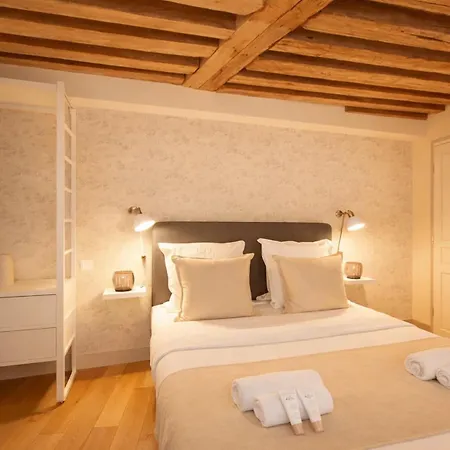 Chic In Notre-dame De Apartment Paris